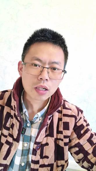 银行金条最好别拆封。刚刷到个博主说从银行买的金条要保存好票据,千万不要拆封。把你的好奇心给它收起来,记住了,要是银行只要是能给你按实时金价兑换成相应的现金,那它就是金条。其他的细节不重要。#一本正经系列 #一本正经内容真实 #带眼镜的男