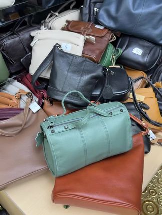 #头层牛皮 #源头工厂 #真皮女包 #波士顿包包 #包包 经典波士顿大气上线,快来小黄车选择下单吧~