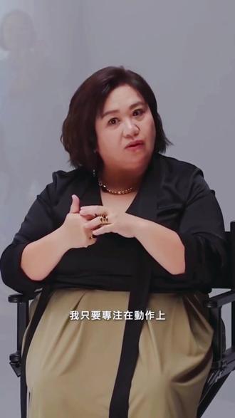 惹哭全国影片“阳光女子合唱团”,钟欣凌回忆幕后采访#正能量传递 #钟欣凌 #抖音年味vlog大赏 #在拍一种很新的春节vlog