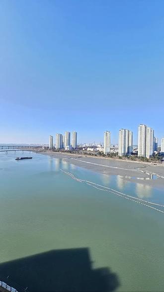 정왕동10분3억초30평형바다뷰APT신축 지하4층대형주차장
전철역도보10분
어린집부터초중고까지도보5분이내
시장마트공원등편의시설밀집
따끈따끈한신축