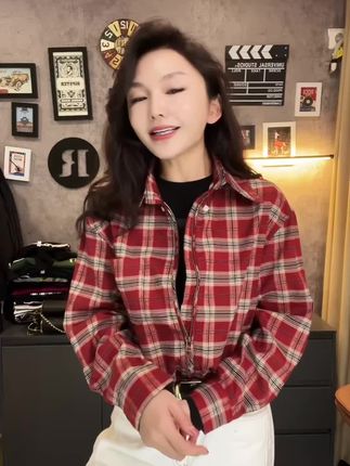 #秋日户外就穿琥珀系 老钱风松弛感女装贵气年轻暗红格纹磨毛短款衬衫#遮肉显瘦 #洋气减龄 #柔软亲肤 #时尚百搭