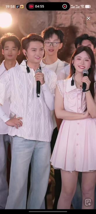 #高杰豆豆#阿朱 不得不说这豆豆情商智商在线的!(1)面对朱朱最近心情不好,主动唱出的指槐说桑,她一句人间正道是沧桑巧妙化解!(2)高老板询问事件经过,判断一下谁黑谁白?豆豆说世界不止黑白色,成功制止话题!不偏不倚的豆豆一身正气,爱了爱了😘后面豆豆开小号,还有黑粉挑拨离间,说豆豆他们说谁谁谁,豆豆回复,我本意是叫他们不要再吵架,互相要和气,和气生财,多听几遍歌词不要扭曲我的意思@豆豆吃不饱 (6月27.28号周年庆活) @豆宝、(6月27.28号周年庆活动)@高杰⁷¹⁸【玉屏侗乡大舞台】16-17 #山歌热门推送#上热门#上热门#高杰豆豆