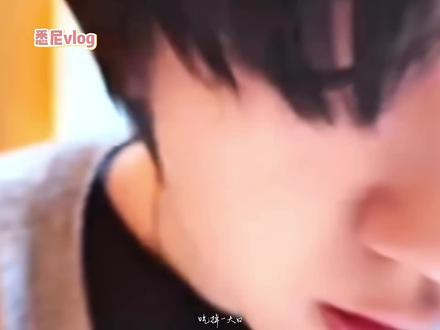 遇到凌晨四点起来给你做汤饭吃的自担就嫁了吧 #贺峻霖 #时代少年团