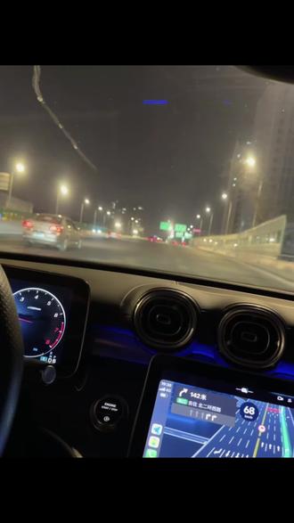 #旅行碎片卡点 #旅行碎片vlog#南京旅游攻略 从河北石家庄出发第一站河南开封万岁山,本来期待不高,结果出乎意料,太好玩了也很好吃,价位都很合适,毫不夸张国内国外到现在目前为止最喜欢的一个景点,起点太高导致后面去的城市都在跟这第一站对比,第二站合肥三河古镇,夜景很美,遗憾的是没赶上鱼灯巡游,最终站南京,南京博物馆和纪念馆都没预约上不做评价,去了老门东,大报恩寺,秦淮游船,牛首山,明天去明孝陵,客观的讲南京的物价高一点肯定的,但是无论门票还是吃的方面玩都不值,并且到处都在排队各种等,停车各方面都不方便,如果不知道去哪的我建议开封,是我唯一想重新再去好好玩一遍的地方#万岁山大宋武侠城 #三河古镇