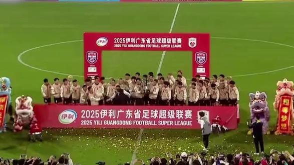 探究一下吴川青年夺冠的秘诀,一起为其巡游欢呼#吴川青年 #勇往直前 #征程 #足球的魅力 #deepseek