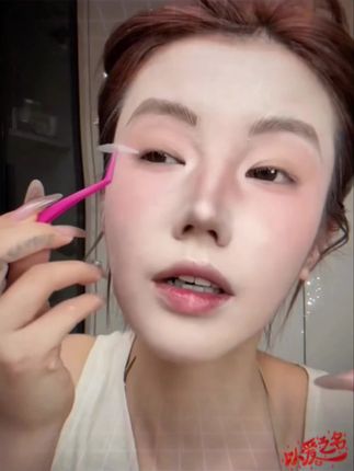 单眼皮、肿眼泡、眼皮松的姐妹的福音来了! 秒变双眼皮,自然有服帖,双倍大眼绝了!!!#新手化妆 #变美小技巧 #美妆 #双眼皮贴#万万没想到