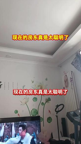 合同放在橱窗里了,出租房屋不能大意了,万一租客出现意外或事故,房东可能要承担连带责任,不管谁租你的房子,都要提前签好合同,关键时刻少吃亏!#租房合同 #房屋租赁合同