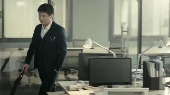 看他一本正经的样子就忍不住想笑#张雪峰 #张雪峰老师 #张雪峰综艺