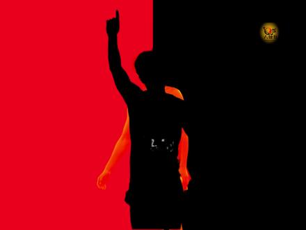 #体育精神 他从万人敬仰的民族英雄,到被骂“刘跑跑”的懦夫,中间只用了两次退赛。然而,竞技体育的意义,从不是只有胜利。那些咬牙坚持的日夜,那些赌上整个生涯的拼搏,那些明知不可为而为之的勇气,才是最动人的底色。#刘翔 #田径 #正能量传递