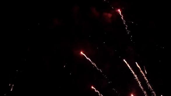 本倒车恐惧星人必须来发一篇感恩帖!
OTA8.3版本新增的后向障碍物提示,真的救我于水火🔥以前倒车全靠盲猜+反复下车查看,停车场那些低矮的水泥墩、台阶根本看不见,动不动就蹭到底盘,心疼又尴尬💔
现在一挂倒挡,屏幕立刻显示后方障碍物位置,距离远近一目了然,还有温柔“嘀嘀”声提醒,像有个老司机在副驾默默守护👀再也不用慌乱踩刹车,倒车变得丝滑又安心~连我妈都说我停车利索了🤣强烈建议所有倒车手残党快去升级!这波必须给研发团队疯狂打call📞
#理想生活进行时 #我的新年在路上