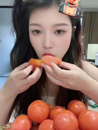 一口气吃了十个柿子,很甜哦#太好吃了 #柿子