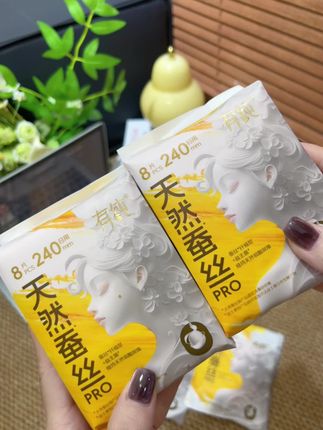 啊啊啊~姐妹们,有纯家卫生巾又出新品啦,采用天然蚕丝面层柔软亲肤,才这价到手这么多!刷到的 公主们一定要去薅! #卫生巾#生理期#好物推荐#女生必备