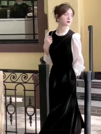 法式高级感假两件黑色连衣裙子春秋装2025新款大码茶系搭配一整套