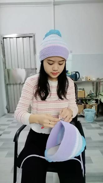 两眼一睁就是钩 我又在勾鞋了 钩鞋使我快乐 #真实生活分享计划 #纯手工编织拖鞋 #我的手工作品 #织女 #帽牌鞋