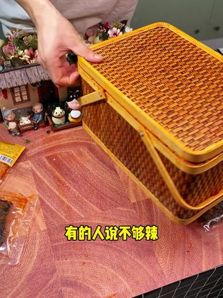 有的人说不够辣,但有的人说太辣了每一块都是一口爆汁裹满辣椒油和芝麻#臭豆腐#香豆腐#香香辣辣#长沙臭豆腐