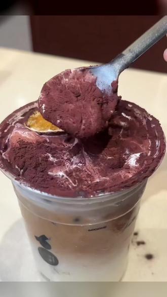 奖励自己一杯苦尽柑来拿铁,幸苦一年了,好喝好看直接拍#古茗苦尽柑来拿铁 #古茗咖啡新品 #北上超惠吃 #比会吃更惠吃 #遛娃好去处