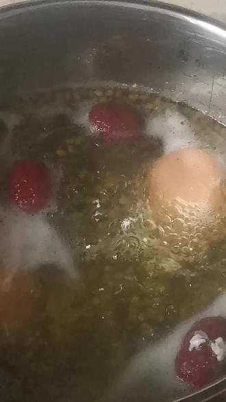 绿豆红枣煮鸡蛋#做饭小技巧#鸡蛋的神仙吃法#绿豆#鸡蛋# dou 上热门@ DOU +小助手