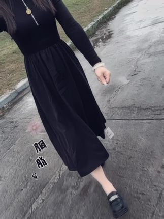 国庆我就不约了,钱包那么小,哪都去不了,路上那么堵,想想都痛苦,景点那么贵,想想都心碎,还是在家祝祖国生日快乐吧!#国庆假期被安排明白了 #穿搭 #优雅气质 #显瘦显高显气质 #通勤搭配