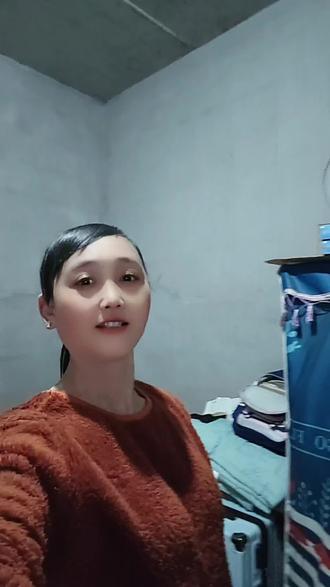 辞旧迎新,春风入喜财入户,岁月更新福满门,横批:新春大吉