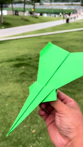轻轻一丢能飞很远的滑翔机#手工折纸 #纸飞机折纸教程
