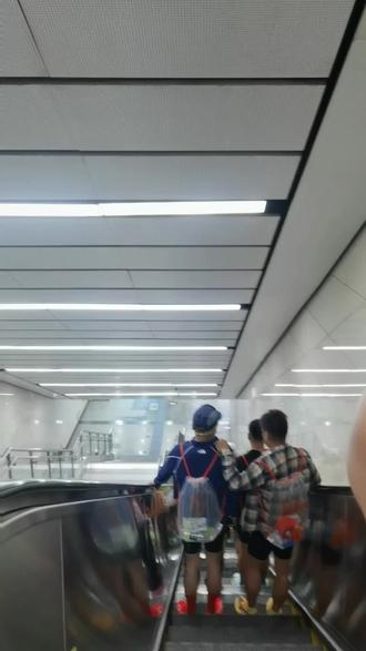 H区起跑,静时PB了15秒,拿到了PB包,上PB墙,不虚此行,兰州不说再见,兰州明年见。#兰州马拉松 #雨中完赛 #雨中马拉松比赛 #兰州兰州