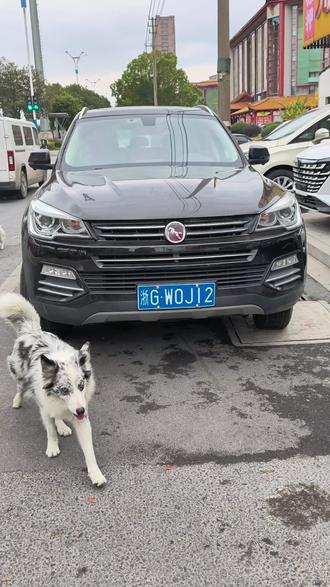 汉腾x7,2018年1月上牌,1.5T手动挡,行驶6万公里,私家一手车,带全景天窗,多功能方向盘、大屏导航、一键启动、无钥匙进入、主副驾电动座椅、自动分区空调、座椅加热、电子手刹、真皮座椅,全款9800