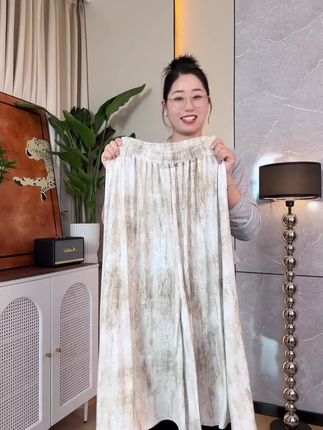 大码可穿到冰丝阔腿裙裤,既有裙子的美感和飘逸,又有裤子的安全感,关键价格也很合适#高腰冰丝阔腿裙裤#夏季穿搭 #梨形身材穿搭
