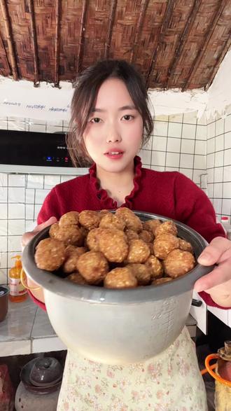 身为安徽人,什么圆子在你心中能封神!#家乡的味道 #炸圆子#分享家乡美食 #农村生活 #抖音美食推荐官 @抖音小助手