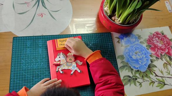 寒假手工作业来咯,好玩又有趣的春节立体书制作#立体书 #寒假作业#手工diy#春节立体翻翻书#马年