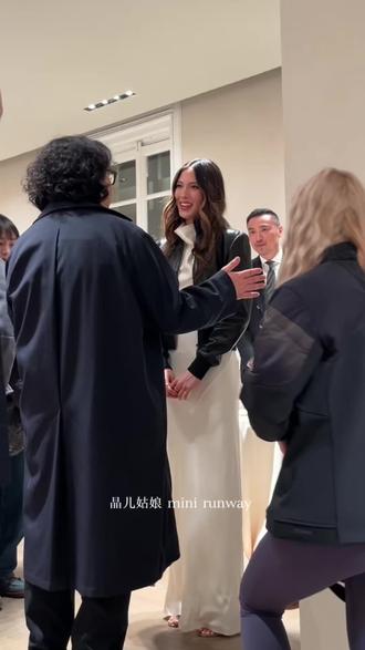 从冬奥雪场到米兰秀场,我又见到了她!
米兰时装周BrunelloCucinelli26/27秋冬新品发布会现场!#真实生活分享计划 #拍摄现场直击 #米兰时装周 #谷爱凌 #金裕贞