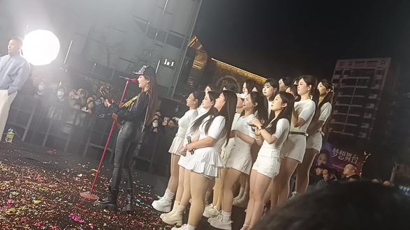 花姐新歌《他日再相逢》欢迎大家收听打榜!!!@花姐20号合肥罍街(户外)