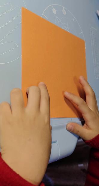 小朋友在线教学,用A4 纸折叠青蛙🐸
我还在学…
#手工折纸 #手工