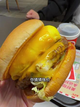 肯德基z好吃的汉堡出现了!熔岩蛋包汁汁和牛堡#肯德基#汉堡炸鸡