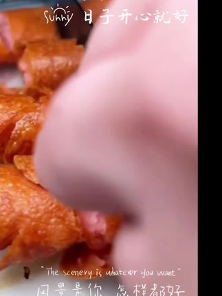 “民以食为天,美食是生活的诗篇。”这烤肠外酥里嫩,咬一口满嘴留香,幸福感爆棚!#生活服务热点中心 #每天好物分享 #太好吃了 🌟😋