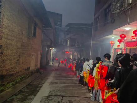 雁石苏邦村元宵节上元建蘸灯会,欢乐中国年,福建咚咚咚!炸响的是我们的愿景,不是那连天的枪炮!岁月静好,感谢我们的祖国!#元霄节#花博士#欢乐中国#福建咚咚咚