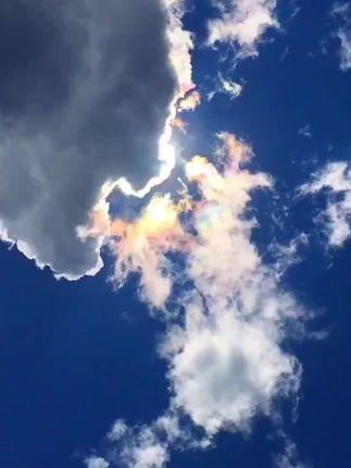 #好看的天空当然要分享给你 #治愈 当你的情绪变得很低落,就抬头看看天空