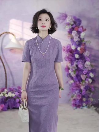 #西子【清平调】亚麻棉提花短旗袍,立领盘扣典雅别致,修身剪裁显瘦显高,穿出夏日清雅东方韵。#新中式旗袍 #亚麻棉穿搭 #显瘦连衣裙 #清雅高级感