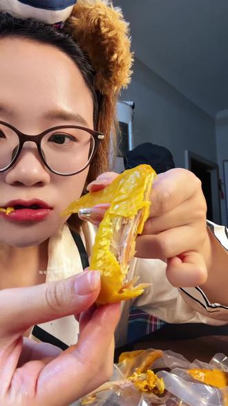 没事真的就喜欢啃两口,解馋还没有负担#鸡翅 #盐焗鸡翅 #解馋 #一啃就停不下来 #追剧小零食