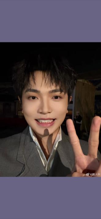 你睡得着吗摄影师我睡不着,拍的很好下次别拍了谢谢
帅脸应该怎么用视频后半段教你了
另外,颜人中新年快乐🎉#颜人中 #新年快乐 #热门