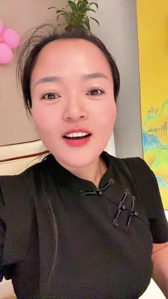 #洛丽塔 #女孩 外甥女和舅舅像不像?我家洛丽塔女孩真的是从小被我4姐宠大的,妹妹们都很羡慕她,六一等着说要穿乐乐姐衣服哈哈😄