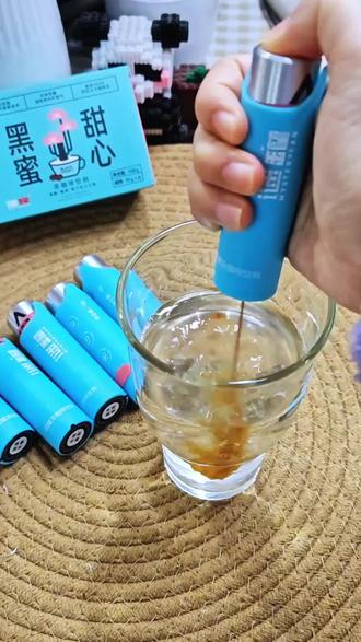 进来喝水啦!拿铁+甜菜根菠萝汁#多喝水 #咖啡日常