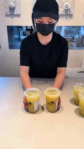 #喜茶heytea #杨桃三重甘 #喜茶新店开业 #喜茶买一送一攻略 #昆明和谐广场美食 喜茶新店开业买一赠一
