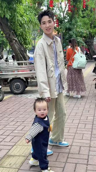 02年宝爸第一次给一岁的小宝宝抓头发#儿童发型 #超级奶爸 #骗你生儿子