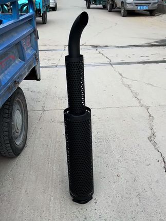#中型拖拉机带防护网消声器,庞口大市场批发配件三十多年有事你说话