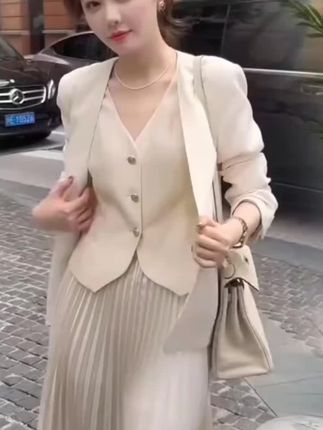 #高级感穿搭 #显瘦显高显腿长 #穿出自信穿出美丽 #秋冬新款 #女装三件套