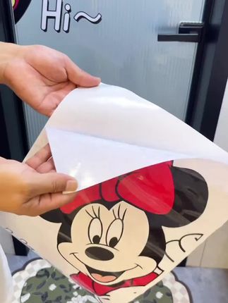 今天的快乐是米奇米妮给的,这一刻幸福的代价只有十几块,贴在卫生间门,厨房玻璃门都很合适,很厚实很立体,好看还不留胶,真的太喜欢了!#米奇米妮 #贴纸#提升幸福感好物 #玻璃贴纸