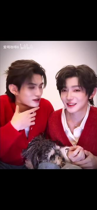 郝:你可以把你家的整个鱼塘给我吗?
☁️:可以呀~你是钓鱼佬吗?你喜欢游泳
郝:我喜欢吃鱼~☁️:你喜欢吃生鱼片…