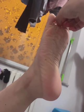 天气这么热,这个涂抹很方便!#足部护理 #亲测好用