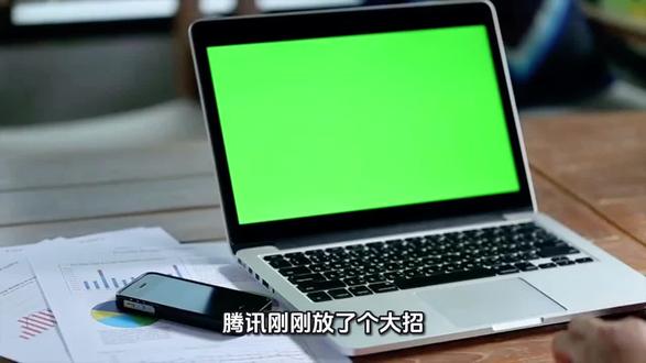 腾讯系统级AI助手Marvis全量上线 腾讯系统级AI助手Marvis全量上线,免邀请码直接下载(marvis.qq.com),每天免费1000万Token。
大部分用AI还停留在"聊天框",文档要自己整理、数据要手动提取。Marvis跳出了聊天框,直接操控你电脑——6个Agent分工干活,覆盖文件管理、系统操控、内容生成。就像请了个不要工资的秘书,你说"把桌面PDF按日期归类"它自动分类,上传报告说"提取关键数据做表格"2分钟搞定。隐私模式完全本地运行,断网也能用。
怎么用:下载→微信登录→直接说话,零门槛。内容创业最实用的场景:素材上传→一键提取→生成文案或表格,从"手动搬砖"变"口述指挥"。#AI