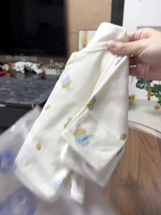 刚出生的宝宝直接给他穿这种 #半背衣 一整个无痕无缝的,软软糯糯,现在价格太合适了, #新生儿衣服 #如何给新生儿准备衣服 #孕期囤货 #待产包